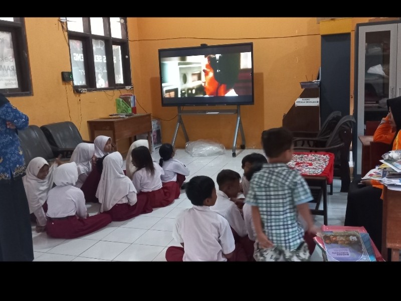 Memperingati Hari Pahlawan